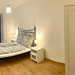 Apartment Westside - Modern & Peaceful - Free Garage! Budapest