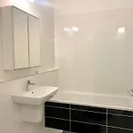 Westside - Modern & Peaceful - Free Garage! Apartment *