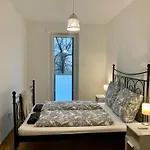 Westside - Modern & Peaceful - Free Garage! Apartment