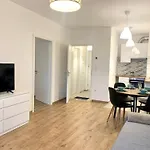 Westside - Modern & Peaceful - Free Garage! Apartment *