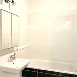 Westside - Modern & Peaceful - Free Garage! Apartment